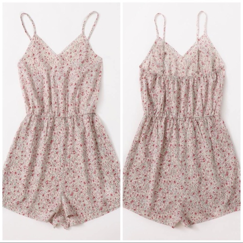 New Floral Romper​ - Picture 2 of 5